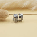 Aretes Huggies Mini Gruesa con Circonias