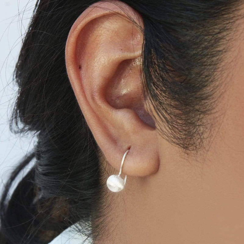 Aretes Arillo Bola Chica Mate 2 de Plata .925