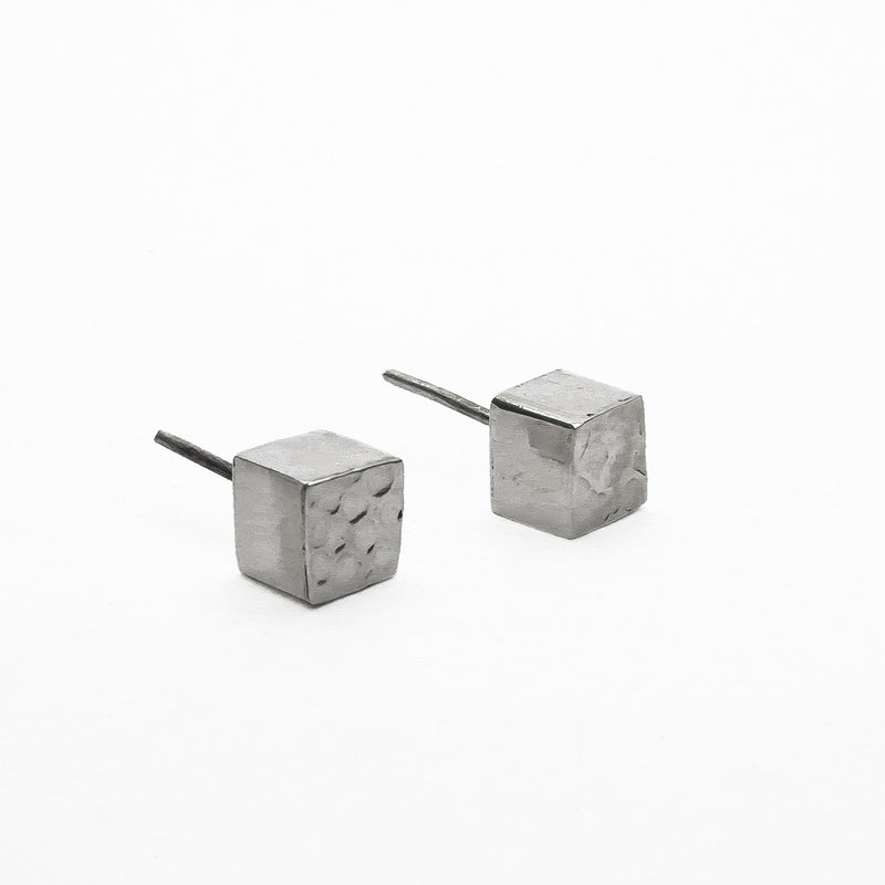 Aretes Cubo Liso-Martillado de Plata .925 - 1