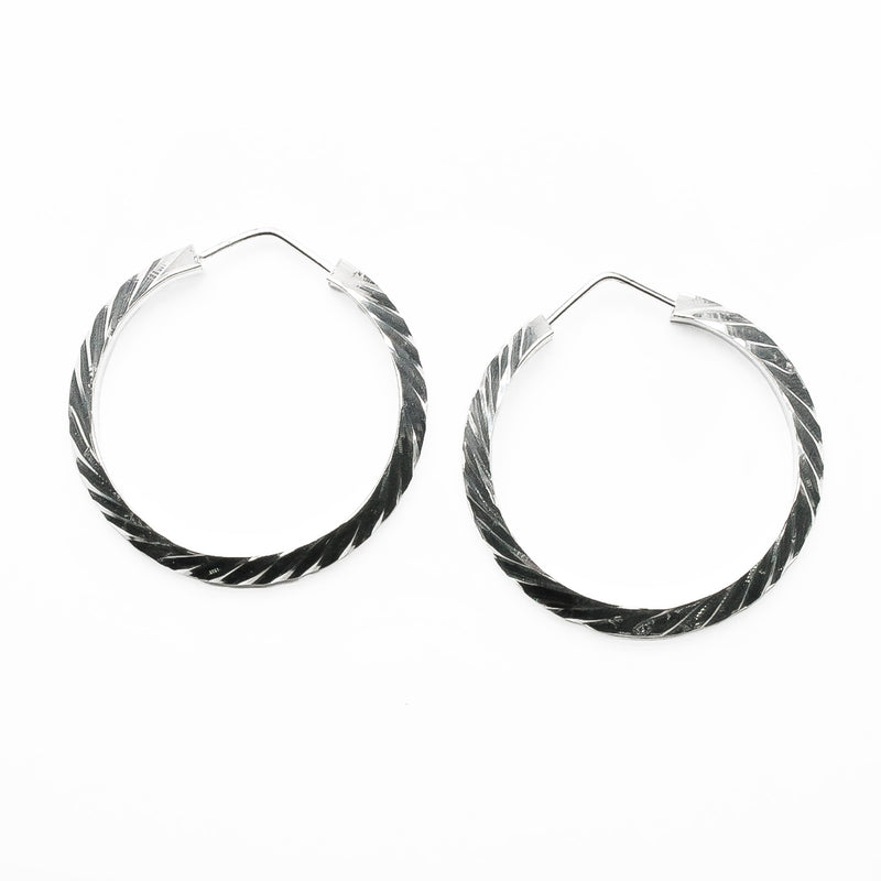 Arracadas Tubo Triangular Diamantada de Plata .925